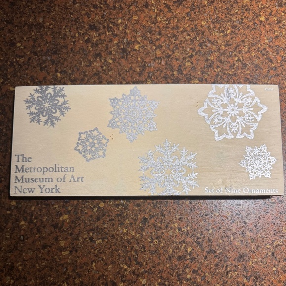 Metropolitan Museum of Art NY Wood Snowflake Ornament Set of 9 in Original Box - Picture 1 of 4
